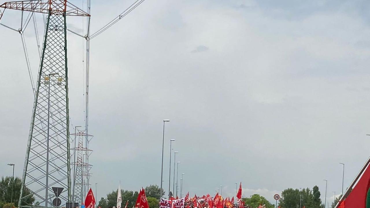 Una manifestazione dei lavoratori della Gkn