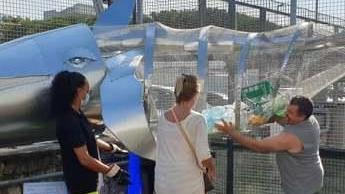 La balena dove viene raccolta l plastica rispescata in mare