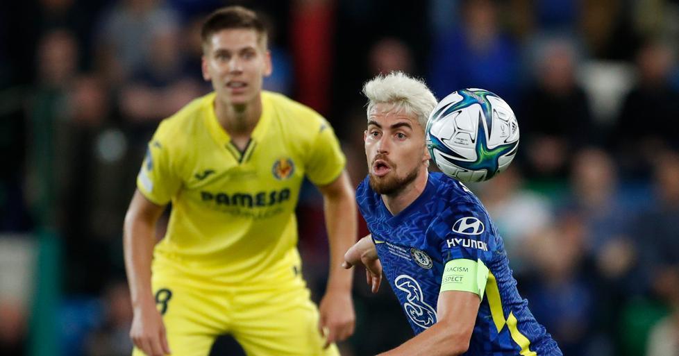 Jorginho con capelli biondo platino (o d'oro...) durante la Supercoppa Europea vinta ai calci di rigore con il Chelsea