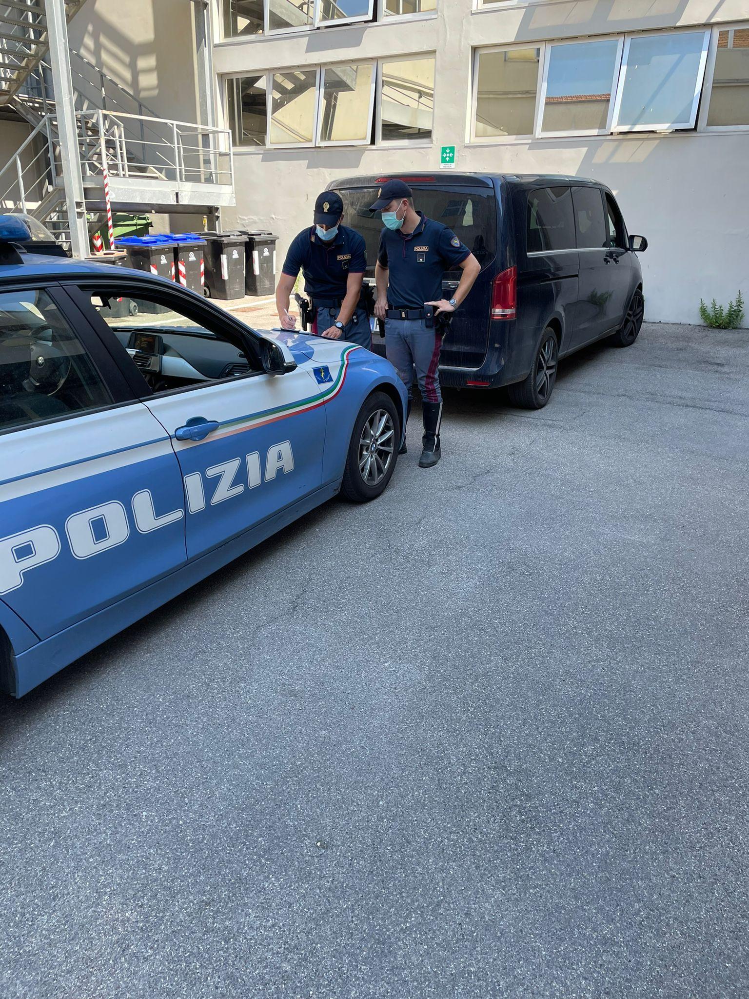 Il minivan fermato dalla polizia stradale