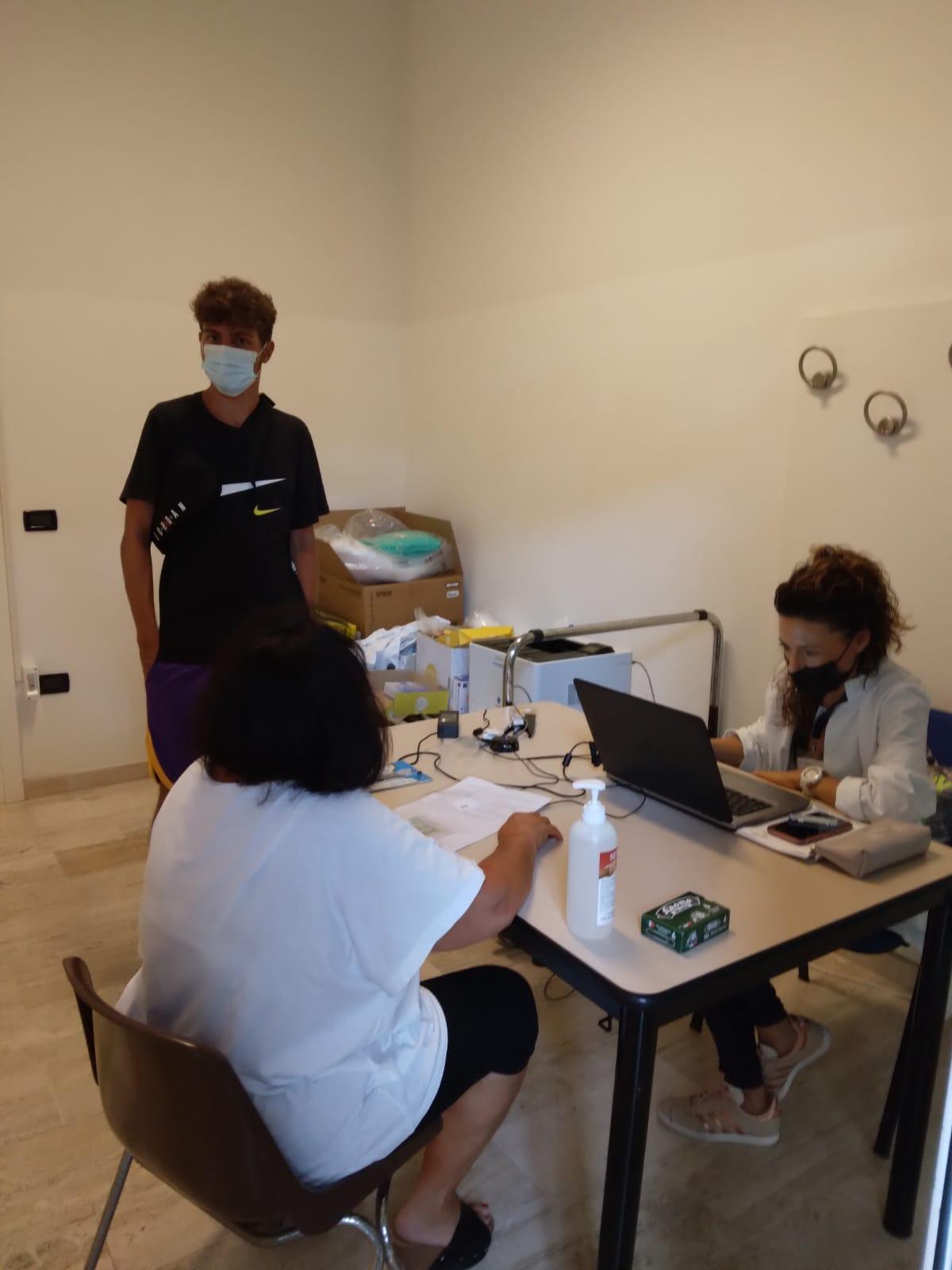 Vaccino, l'Happy Pfizer per i giovani replica a Lido Spina