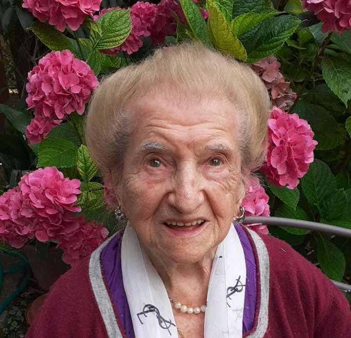 Grande festa a Equi per i favolosi cent’anni di nonna Pina 