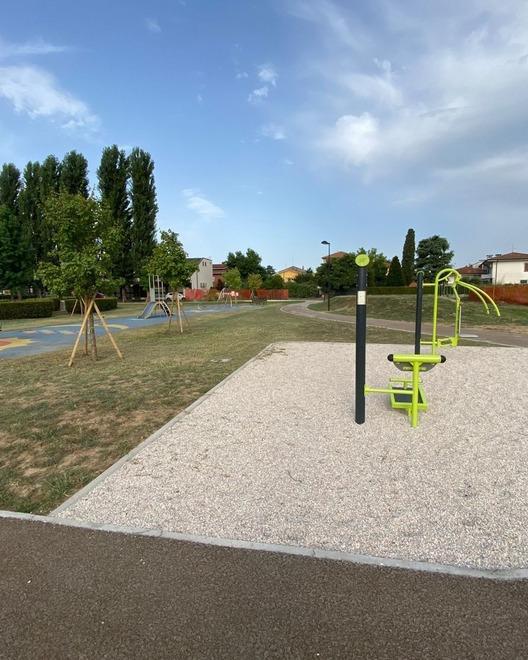 Il parco pubblico rinnovato con aree per il fitness e i giochi 