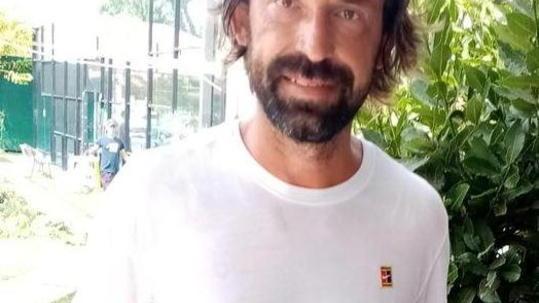 Il libro sullo Stadio dei Pini ad Andrea Pirlo