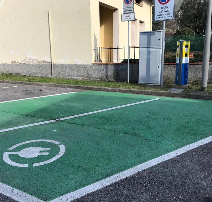 Scapigliato installa dieci colonnine per le auto elettriche