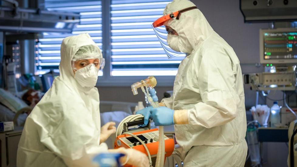 Carenza di infermieri, ne mancano 24 «L’attività dei reparti è a rischio»