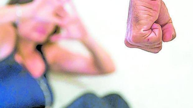 Aggredita dal marito a colpi di sedia e ferita alla testa