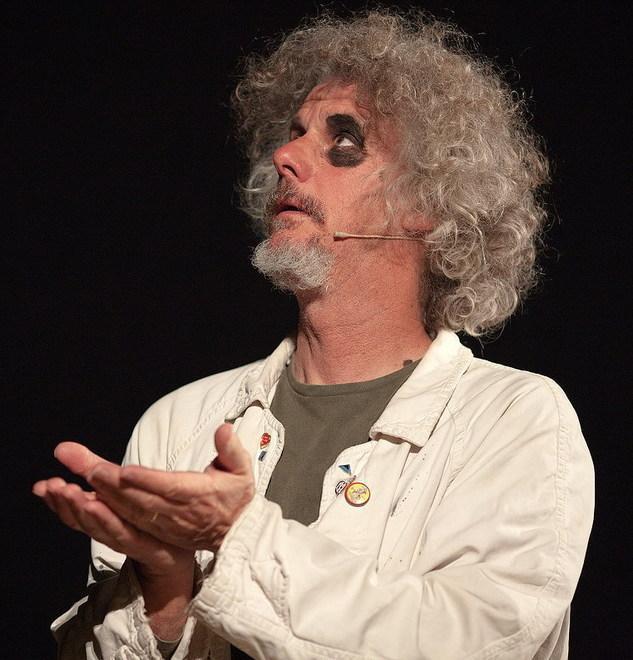 Tra scienza e cabaret Migone oggi al Pàcero 
