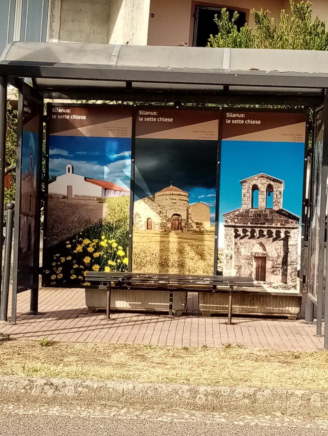 Gigantografie delle sette chiese nelle pensiline dell’autobus