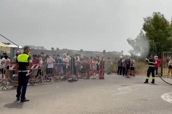 Gran caldo a Oristano: sviene davanti all’hub in attesa del vaccino 