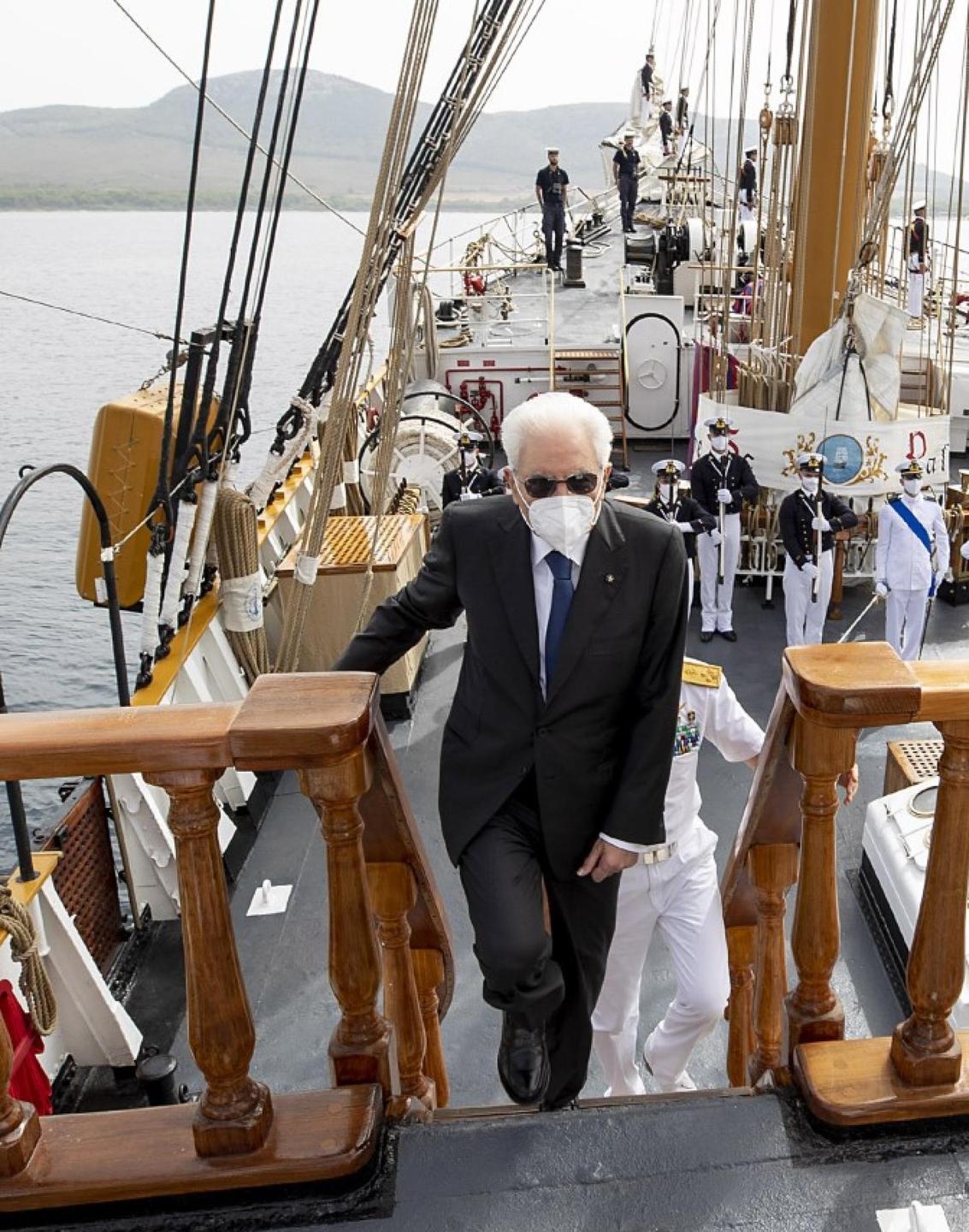Il presidente ricambia gli omaggi del Palinuro 