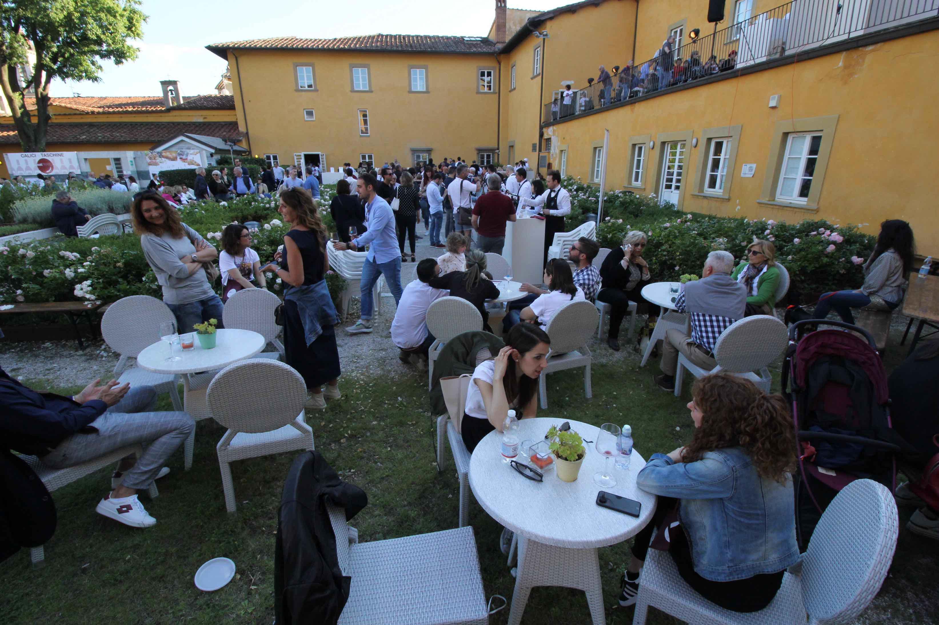 Un evento al giardino Buonamici (foto d'archivio)