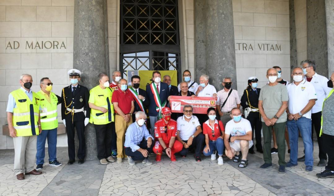 I sindaci di Modena e Maranello rendono omaggio a Enzo Ferrari