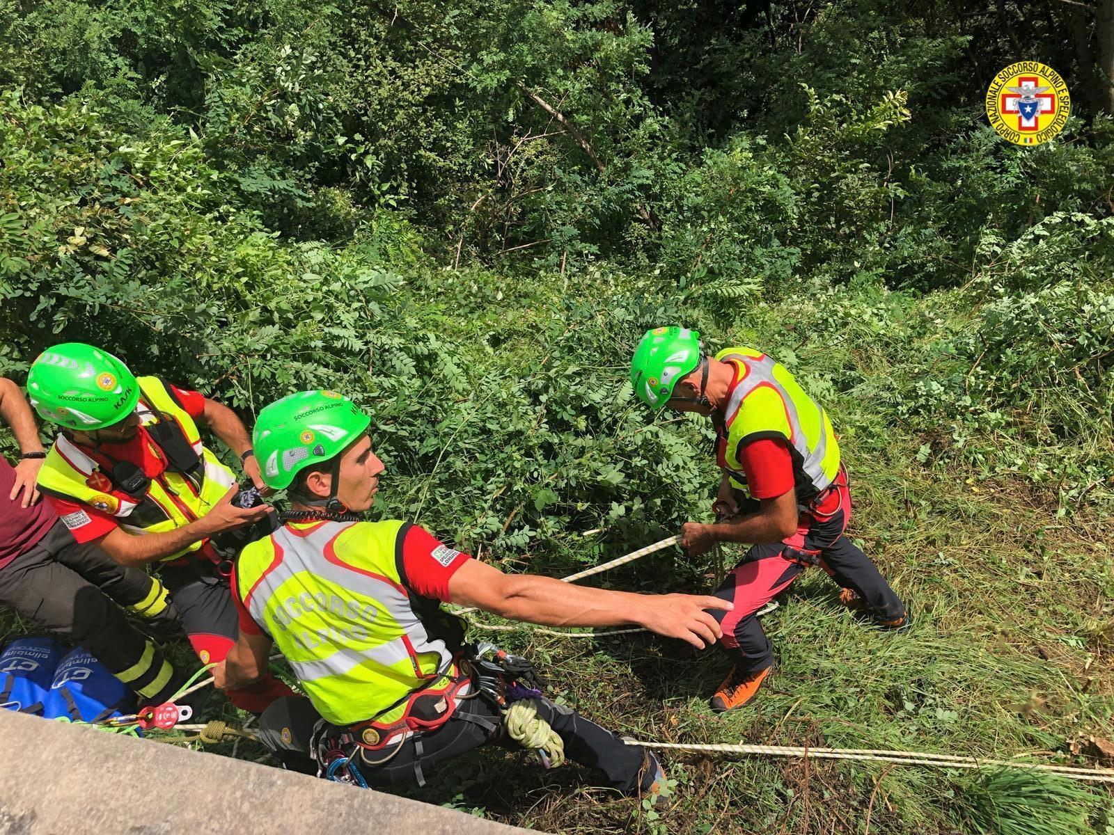 Sestola, va a fare una passeggiata e cade in una scarpata. Grave 89enne