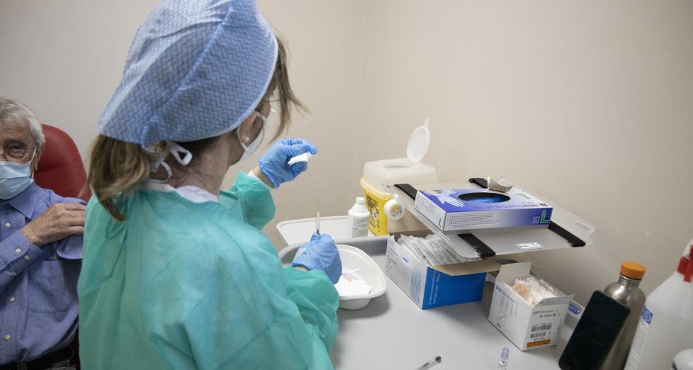 Vaccini, Appennino e Bassa indietro. E il 20% dei 50enni non ha prenotato 