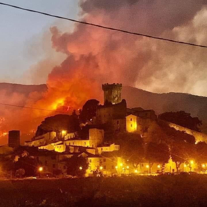 Incendio sul Monte Pisano, ordine di evacuazione in diverse località 
