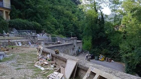 In balìa del degrado il cimitero di Marliana