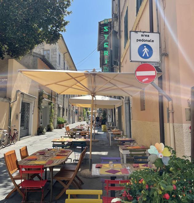Divieto su entrambi i lati di via Barsanti 