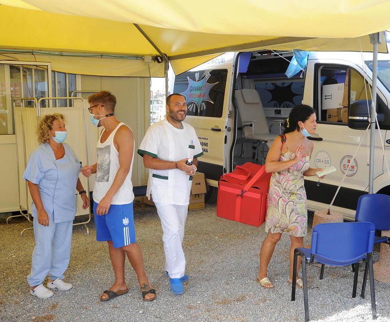 Vaccini sul porto, affluenza flop per il caldo e il portale ko 
