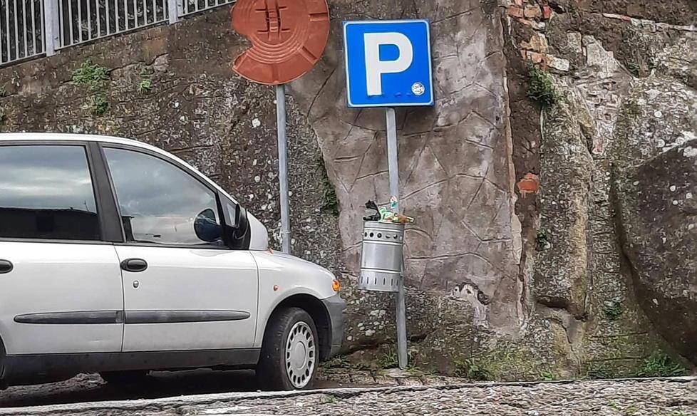 L’incubo di Roccastrada «Un paese abbandonato, tra incuria e sporcizia»