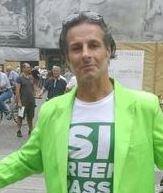 In piazza per il vaccino «Sì al green pass» 