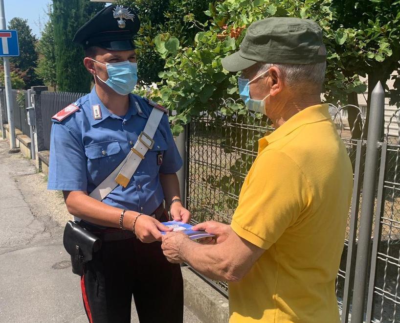 Campagna porta a porta dei carabinieri per difendere gli anziani dalle truffe 