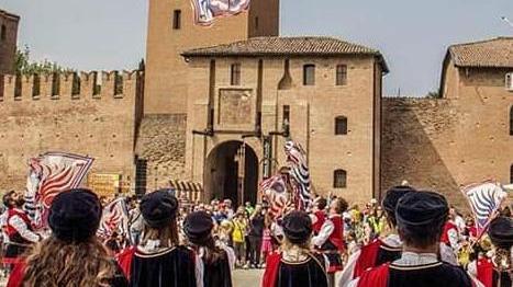 Grande festa con i Ludi di San Bartolomeo Arcieri, sbandieratori e fuochi d’artificio