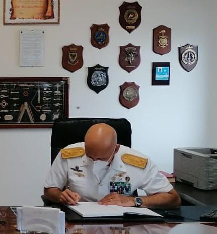 L’ammiraglio Cavo Dragone in visita al comando marittimo