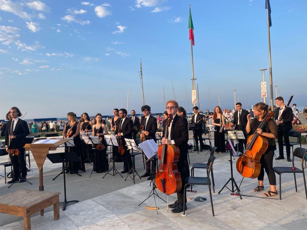 Forte dei Marmi saluta Ferragosto con la quarta edizione del concerto all'alba - Video 