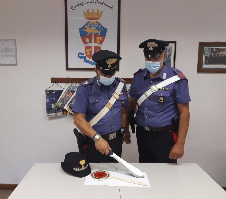 Gira per Pontremoli armato di machete, denunciato un 26enne