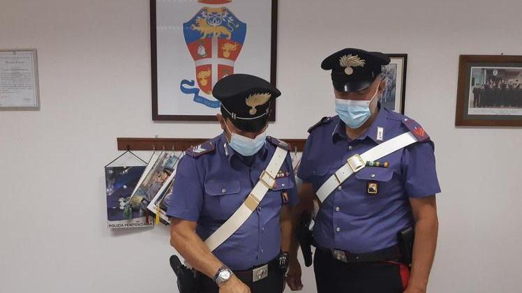 Gira per Pontremoli armato di machete, denunciato un 26enne