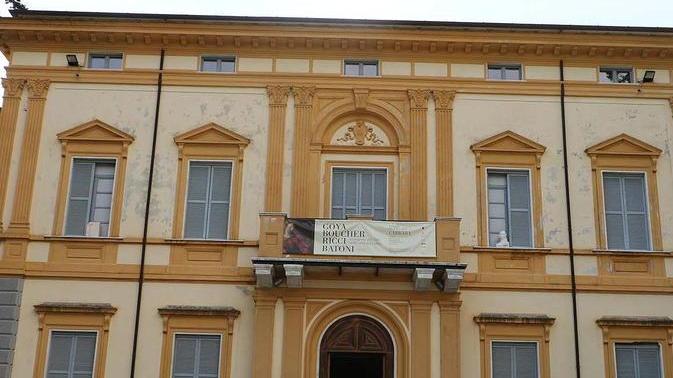 Festa di mezza estate anche nelle città Carrara aperta per ferie, Massa solo la sera