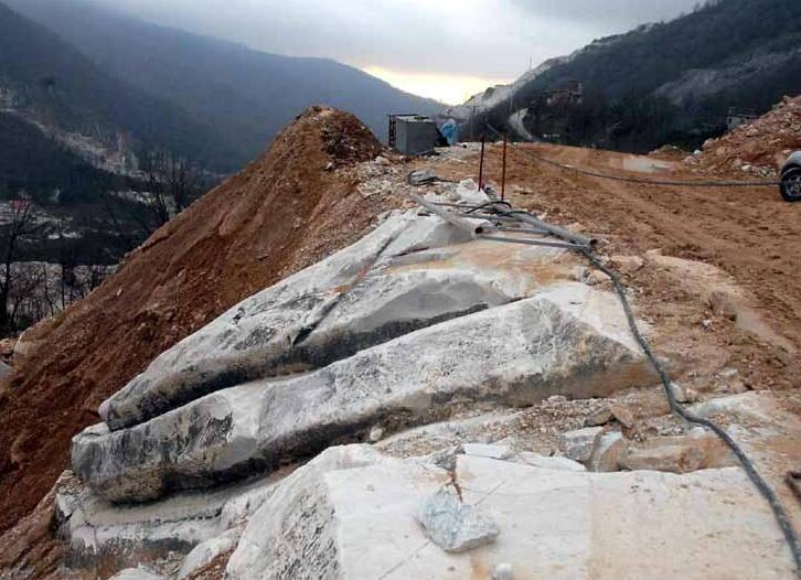 Appello al Comune «Tuteliamo i reperti archeologici trovati alle cave» 