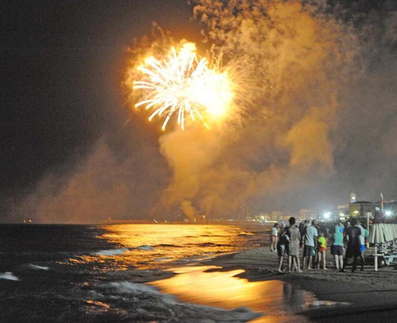 Rischio assembramenti I fuochi d’artificio spenti dalla pandemia 