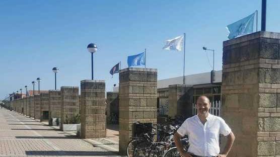 Passeggiata a mare «Togliamo le colonne»