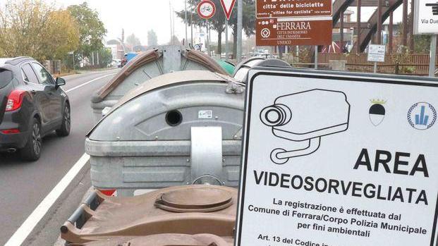 Ferrara, da settembre attive le fototrappole contro l’abbandono dei rifiuti