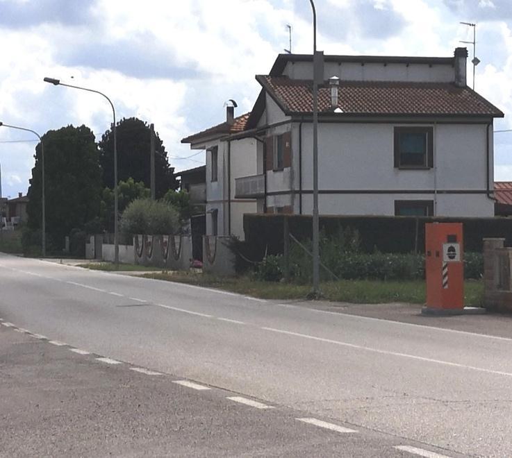 Su via Albersano corre la paura dei residenti «Le auto a velocità folli»
