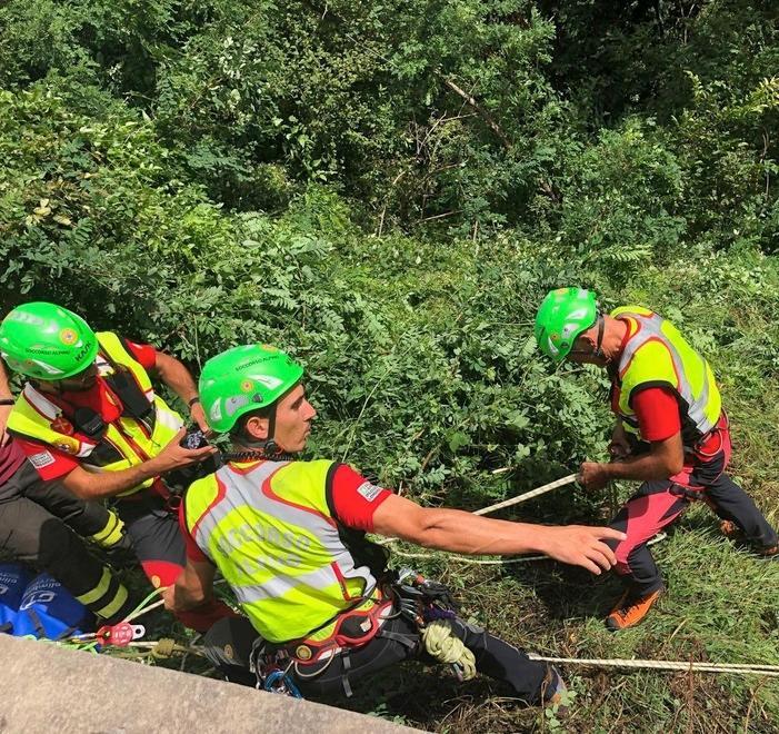 Escursionista scivola e precipita per 70 metri 