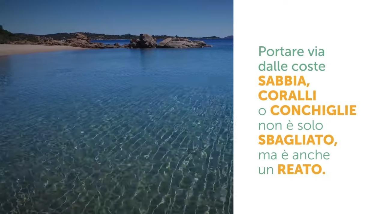 Furti di sabbia in Sardegna, la campagna della Regione sulle navi e negli aeroporti