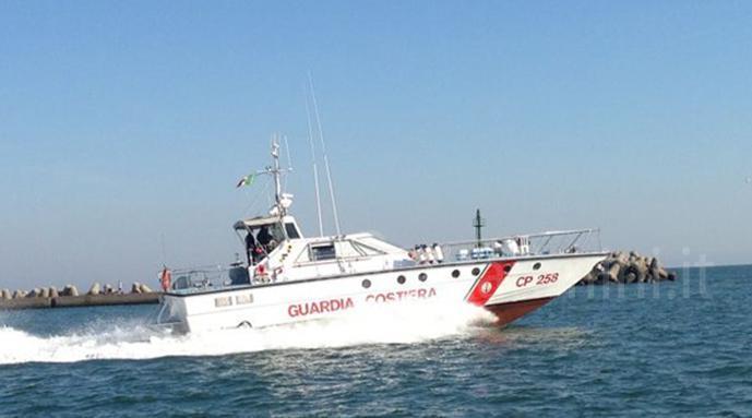 Villasimius, yacht si incaglia in una secca: salvi i 5 dell'equipaggio 