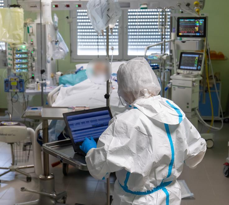 Il virus guadagna terreno, aperto al Sant’Anna un altro reparto Covid 