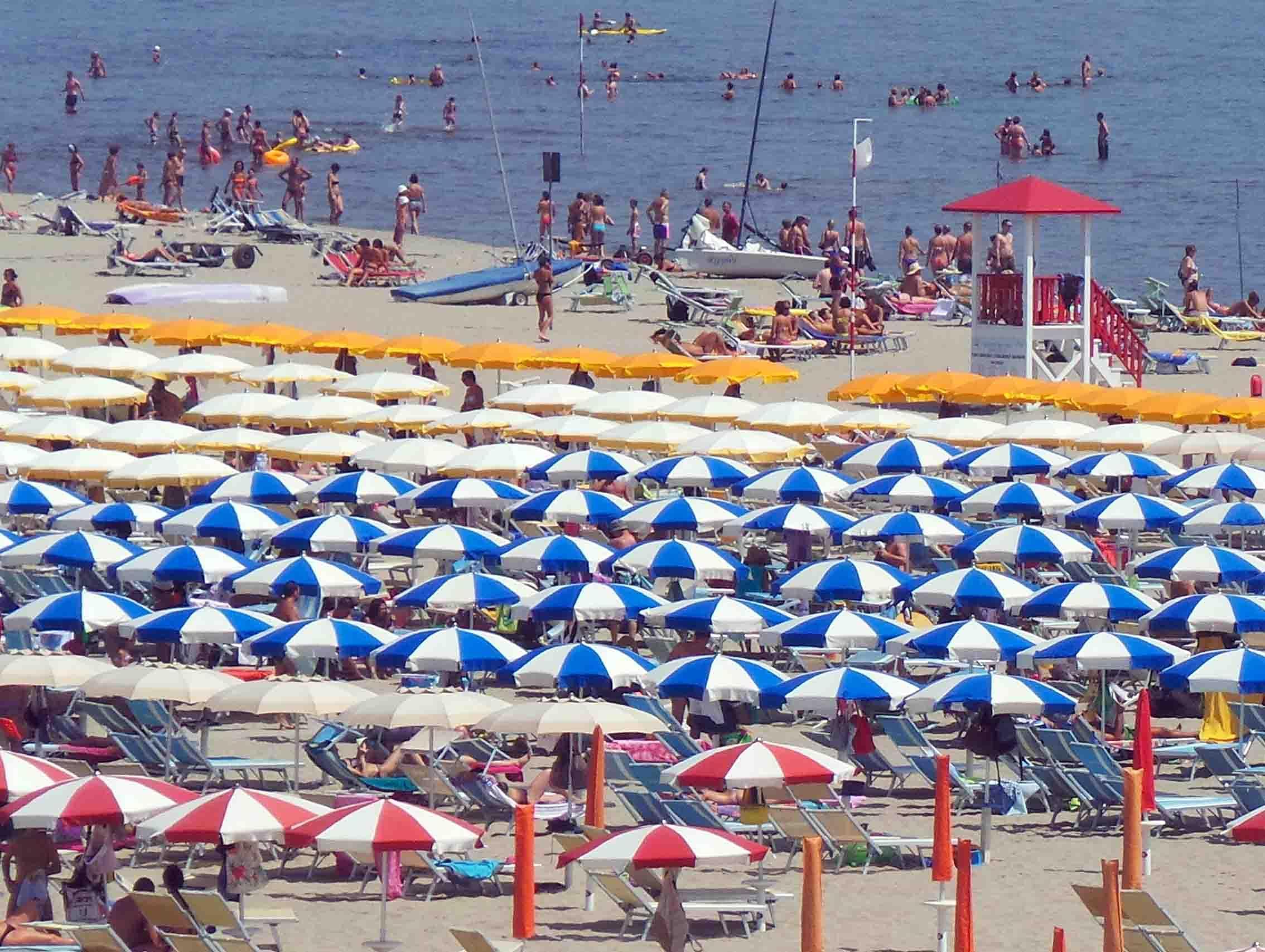 Ferragosto al buio per Bagni e ristoranti, ipotesi risarcimento 