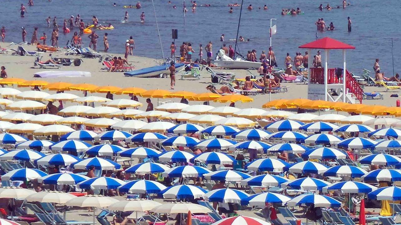 Ferragosto al buio per Bagni e ristoranti, ipotesi risarcimento
