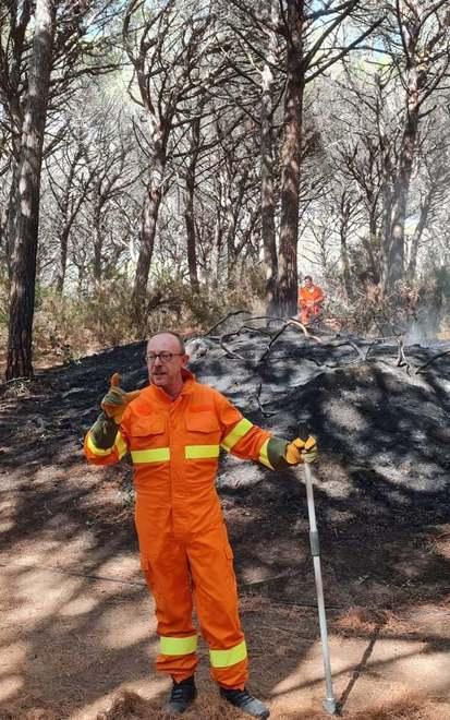 Incendio nella pineta del Tombolo, sale l’allarme ora si sospetta l’origine dolosa 