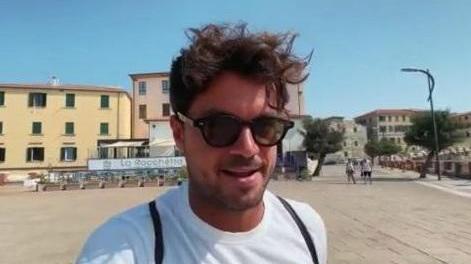 Wikipedro, lo youtuber turistico si innamora di piazza Bovio