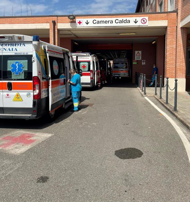 Ricoverati da Covid in crescita del 20 per cento in due giorni 