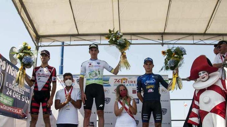 Grande spettacolo Coati irresistibile sprinta sul lungomare e vince davanti a Pirro