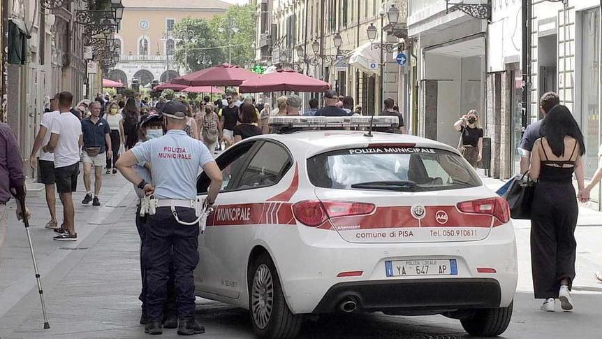 Esercizio illegale del commercio: via duemila pezzi
