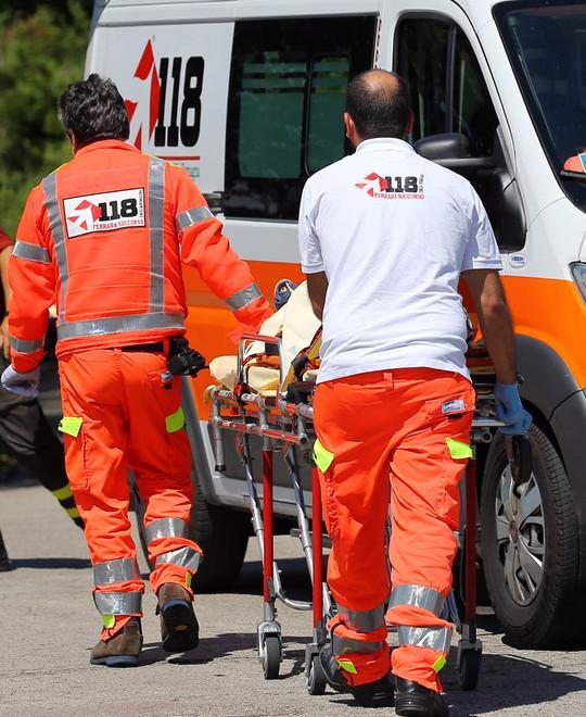 Scontro all’incrocio In cinque all’ospedale