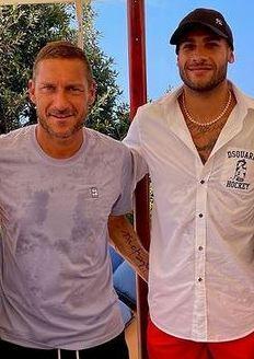 Ferragosto da campioni Jacobs e Totti a Sabaudia